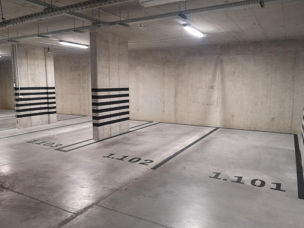 Novum Apartment With Parking クラクフ エクステリア 写真