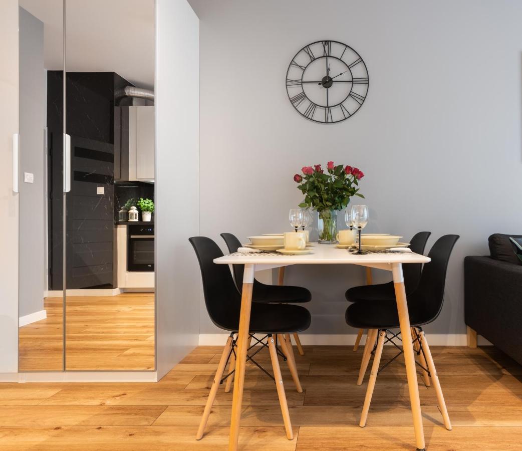 Novum Apartment With Parking クラクフ エクステリア 写真