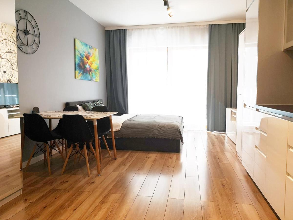 Novum Apartment With Parking クラクフ エクステリア 写真
