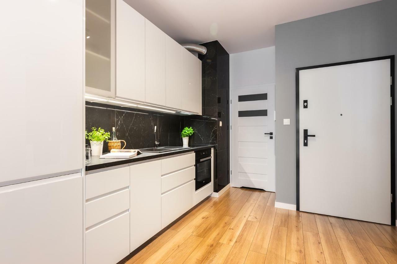 Novum Apartment With Parking クラクフ エクステリア 写真