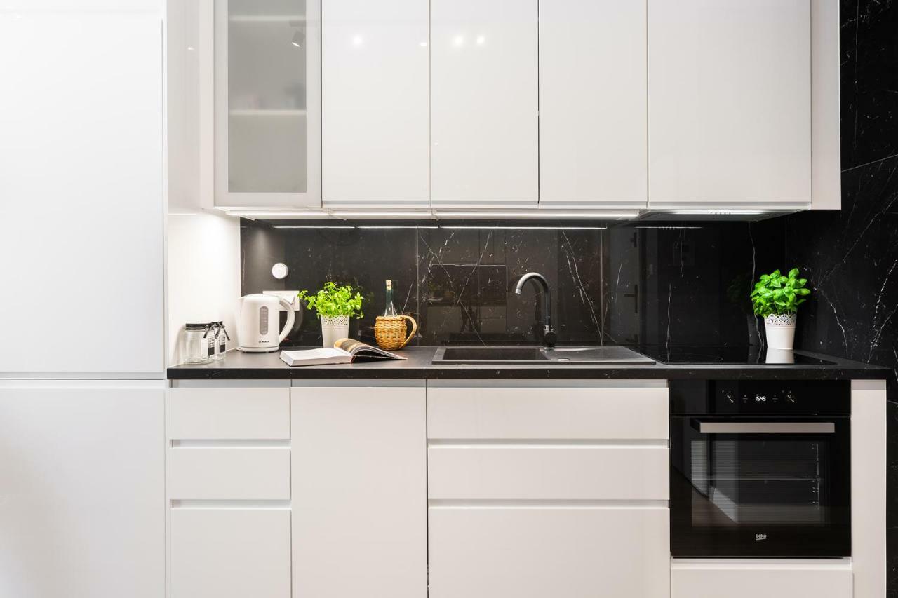 Novum Apartment With Parking クラクフ エクステリア 写真